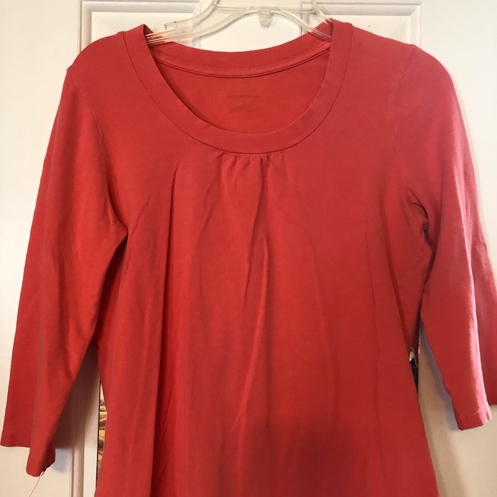 Women’s melon color tee.  Shorter length. Size M